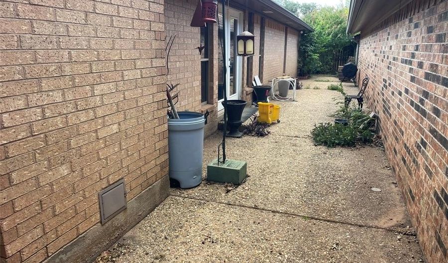 10 Surrey Sq, Abilene, TX 79606 - 3 Beds, 3 Bath