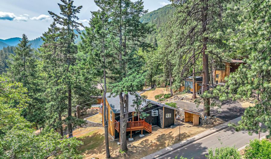 220 Nutley St, Ashland, OR 97520 - 2 Beds, 2 Bath