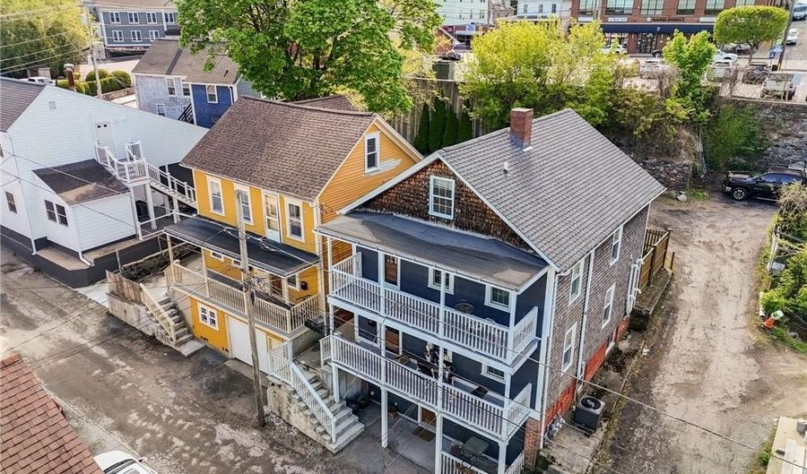 153 Marlborough St, East Greenwich, RI 02818 - 10 Beds, 5 Bath