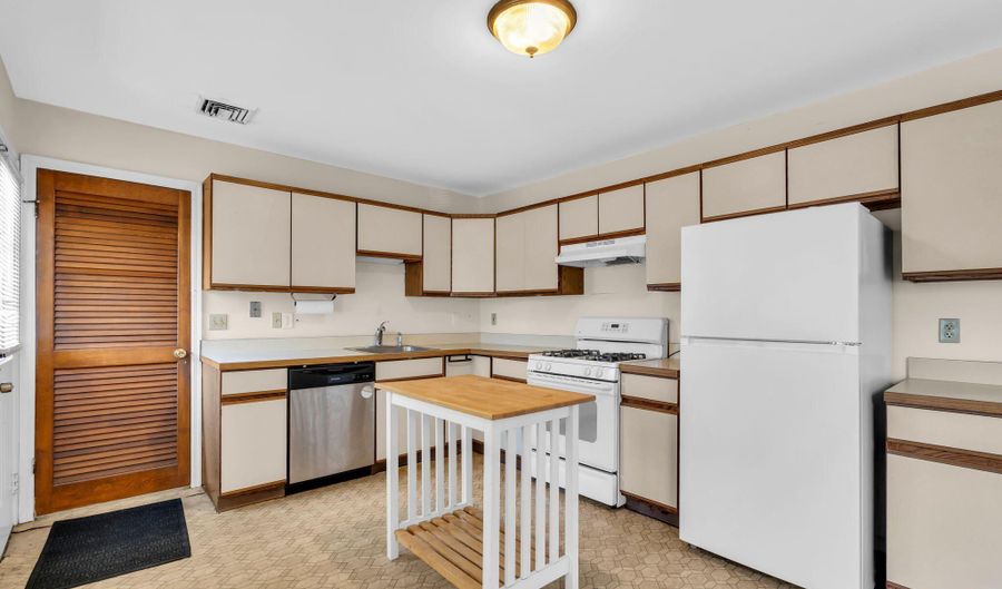 35 Spruce St, Beachwood, NJ 08722 - 3 Beds, 2 Bath
