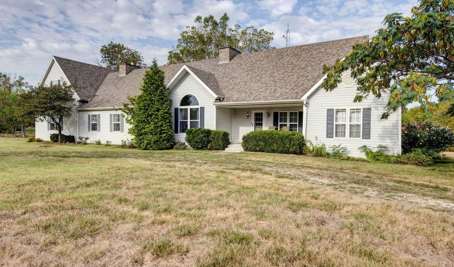 21207 Lawrence 1230, Aurora, MO 65605 - 3 Beds, 5 Bath