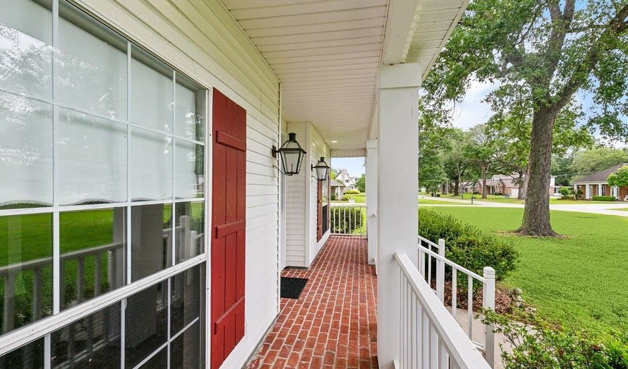 186 Sarah Victoria Dr, Belle Chasse, LA 70037 - 3 Beds, 2 Bath