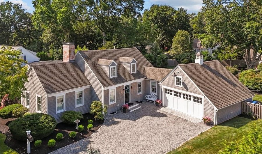 15 Harwood Rd, East Greenwich, RI 02818 - 3 Beds, 3 Bath