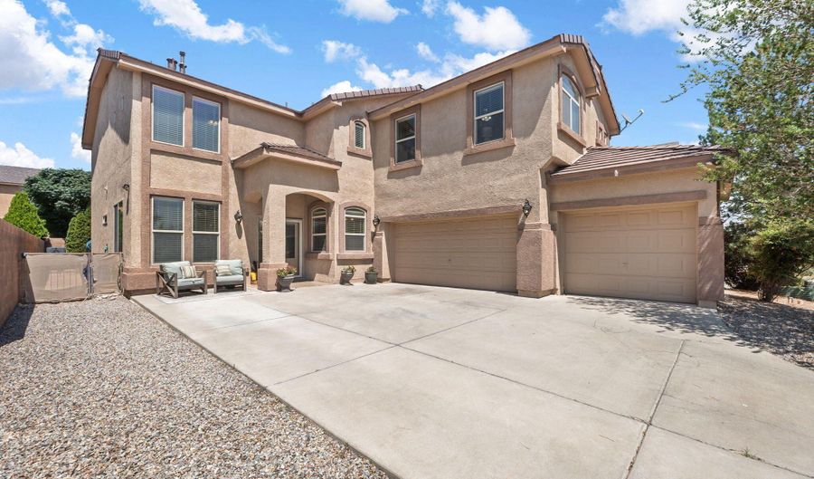 8158 SAND SPRINGS Cir NW, Albuquerque, NM 87114 - 5 Beds, 3 Bath