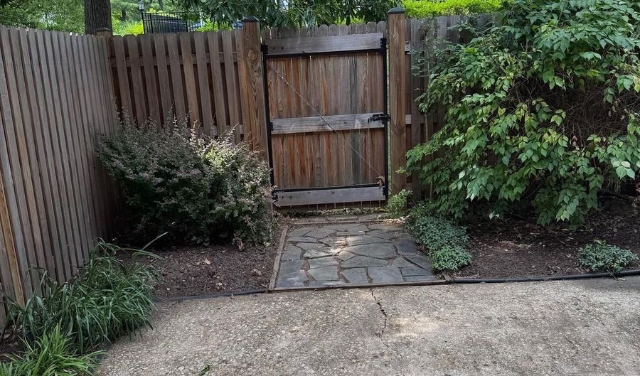 4715 29TH St S, Arlington, VA 22206 - 2 Beds, 2 Bath