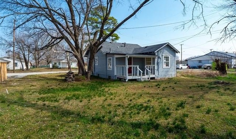 819 N Oak, Ada, OK 74820 - 2 Beds, 1 Bath