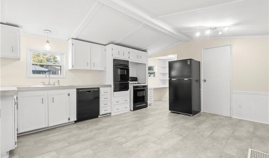 21 Lear Dr, Coventry, RI 02816 - 2 Beds, 2 Bath