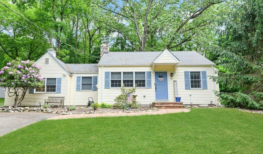 3 Hemion Way, Airmont, NY 10901 - 3 Beds, 1 Bath