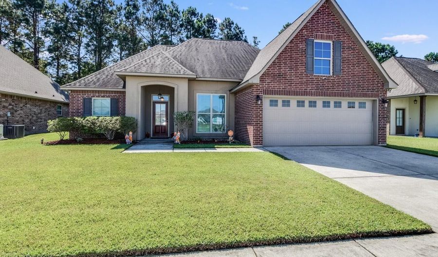 207 Woodhaven Rd, Youngsville, LA 70592 - 3 Beds, 2 Bath