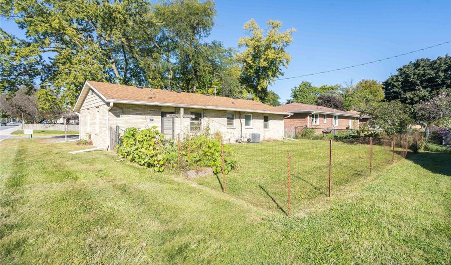 1302 Maxwell Ave, Ames, IA 50010 - 3 Beds, 1 Bath