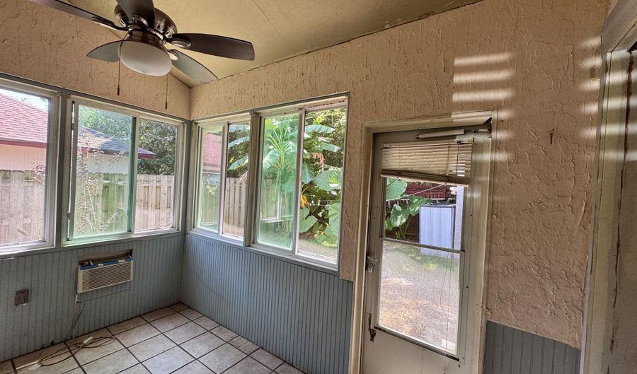 1232 MAIN St, Atlantic Beach, FL 32233 - 2 Beds, 2 Bath