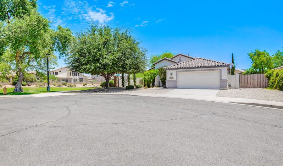 2741 S PLEASANT Pl, Chandler, AZ 85286 - 3 Beds, 2 Bath