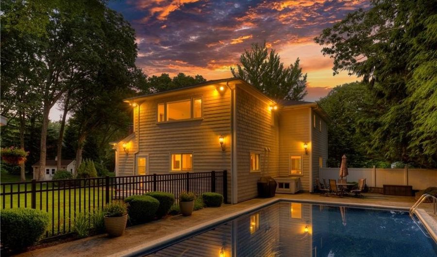 23 Pine Top Rd, Barrington, RI 02806 - 5 Beds, 6 Bath