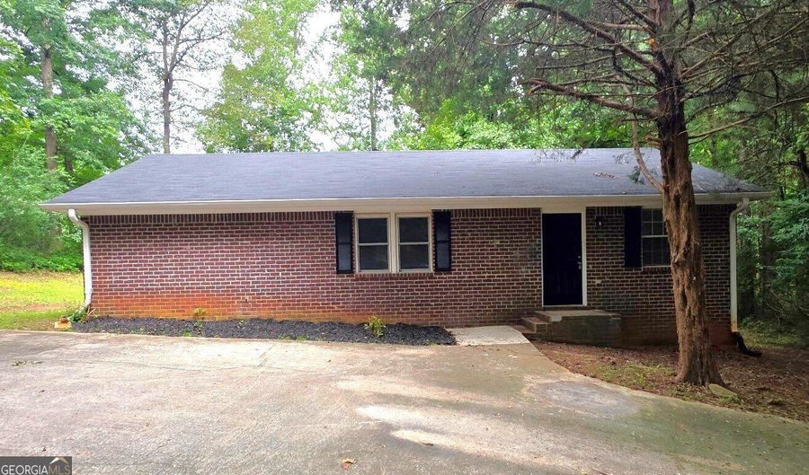 220 Big Oak Cir, Athens, GA 30605 - 3 Beds, 2 Bath
