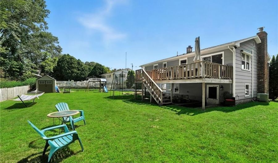 9 Heritage Cir, Johnston, RI 02919 - 3 Beds, 2 Bath