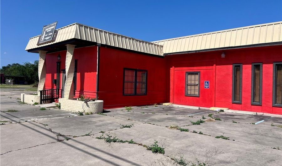 406 N Johnson St, Alice, TX 78332 - 0 Beds, 2 Bath