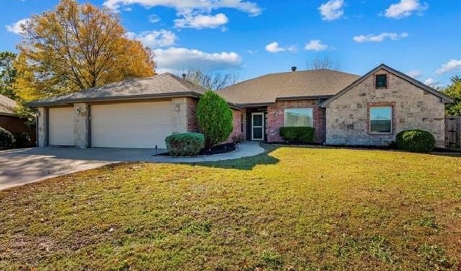 1257 East Dr, Bartlesville, OK 74006 - 4 Beds, 3 Bath