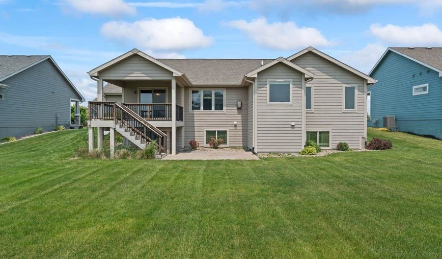 316 34th St SE, Altoona, IA 50009 - 4 Beds, 3 Bath