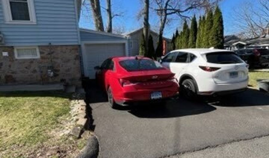 245 Alps Rd, Branford, CT 06405 - 2 Beds, 1 Bath