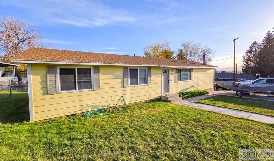 453 Yvonne St, Arco, ID 83213 - 3 Beds, 1 Bath