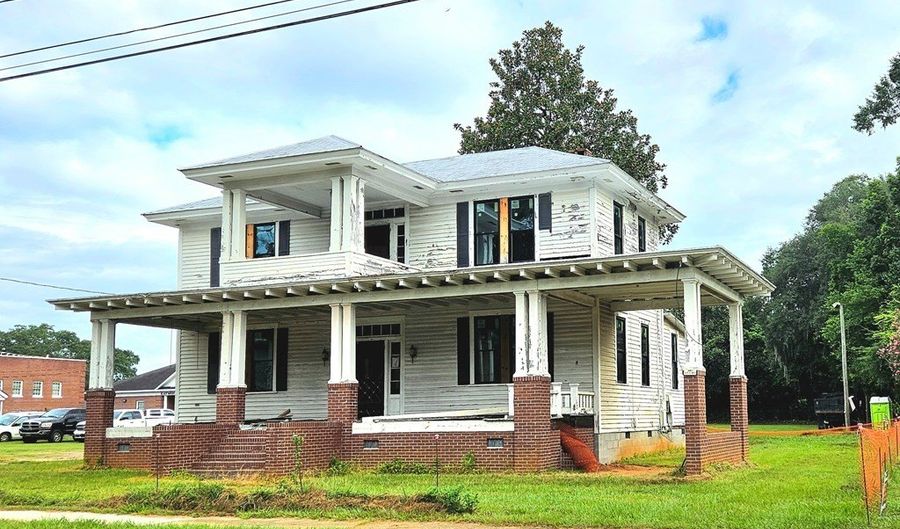 423 E. Shotwell St, Bainbridge, GA 39819 - 4 Beds, 3 Bath