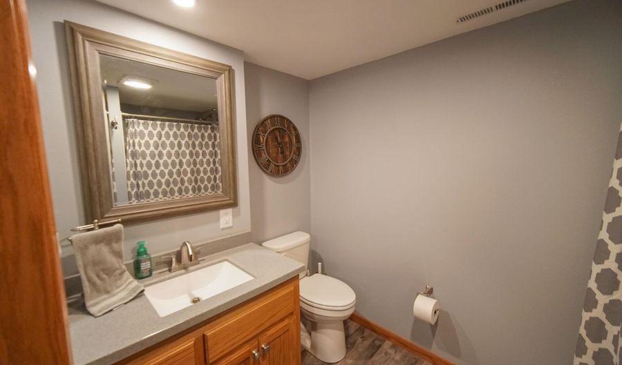 707 9th Ave, Ackley, IA 50601 - 2 Beds, 3 Bath