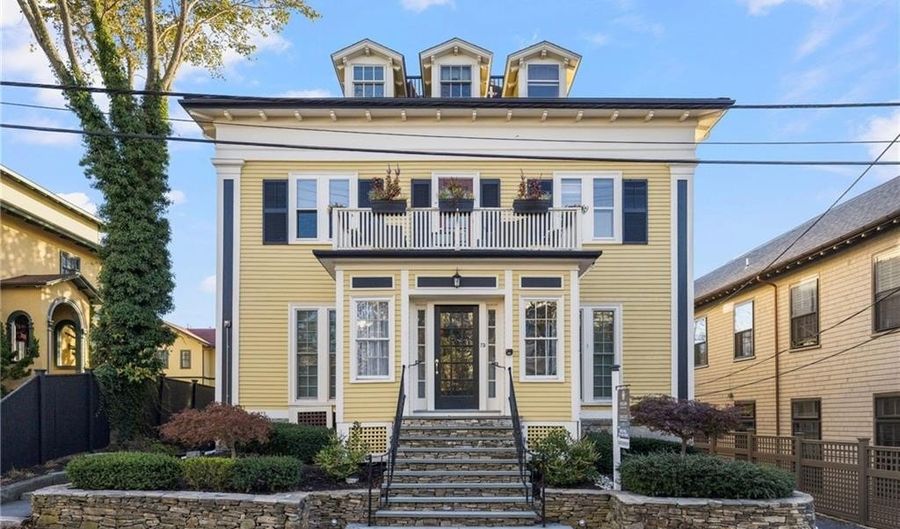 75 Pelham St C, Newport, RI 02840 - 2 Beds, 2 Bath