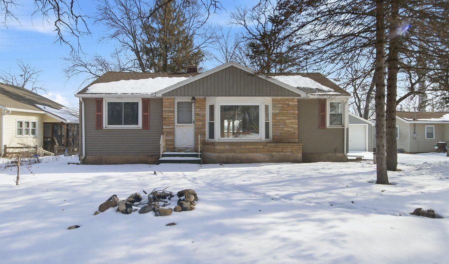 40541 N IL ROUTE 83, Antioch, IL 60002 - 3 Beds, 2 Bath