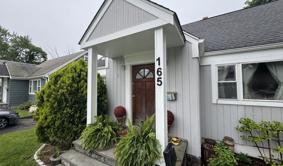 165 GREENFIELD Dr, Bridgeport, CT 06606 - 3 Beds, 2 Bath