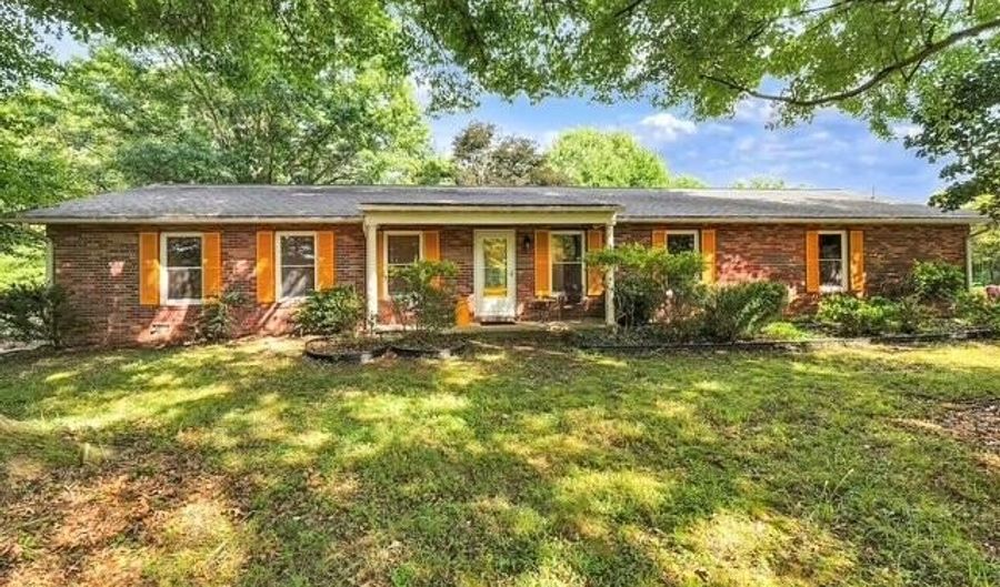 21127 Gardenpath Ln, Abingdon, VA 24211 - 4 Beds, 2 Bath