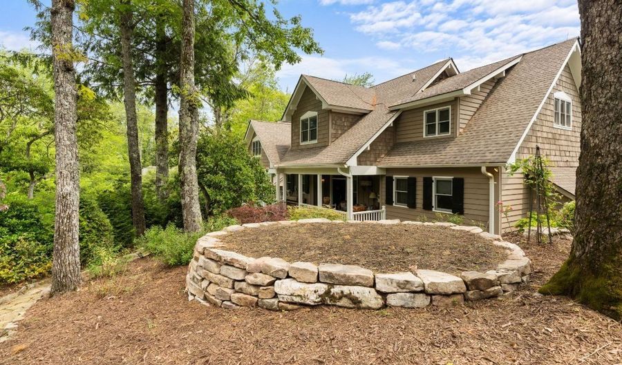 592 Whiteside Mountain Rd, Highlands, NC 28741 - 5 Beds, 5 Bath