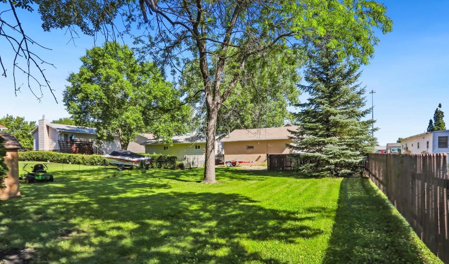 1517 SW 9th Ave, Aberdeen, SD 57401 - 2 Beds, 2 Bath