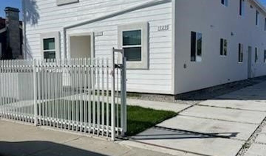 1227 W Gage Ave, Los Angeles, CA 90044 - 11 Beds, 7 Bath