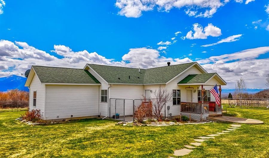 4 Elk Hills Rd, Sheridan, MT 59749 - 3 Beds, 2 Bath