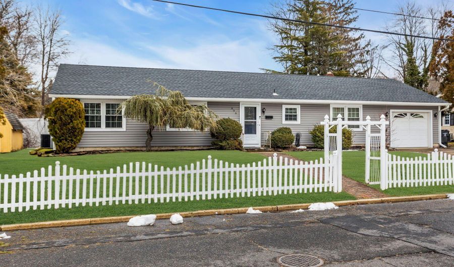 496 Apple Valley Dr, Belford, NJ 07718 - 5 Beds, 2 Bath