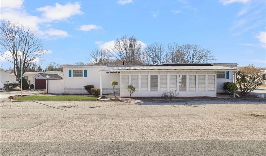 27 Woodward Rd, Lincoln, RI 02865 - 2 Beds, 1 Bath