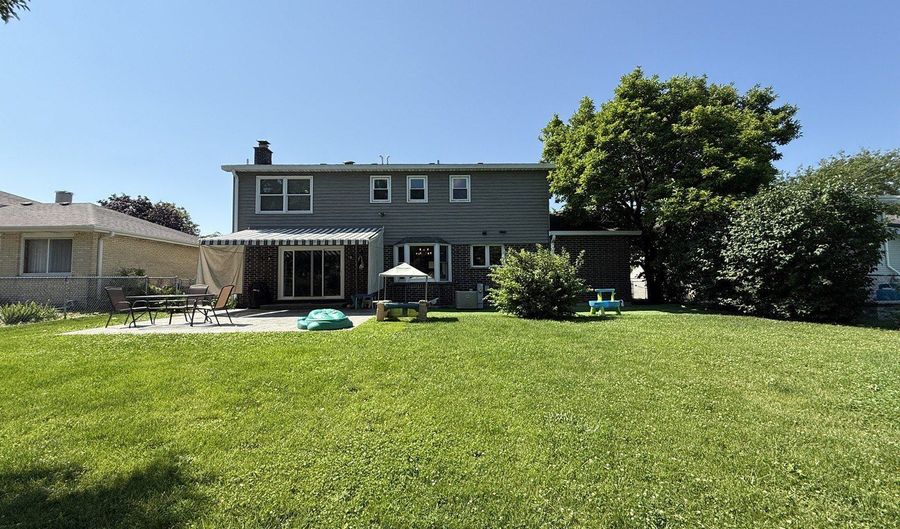 1550 W GOLDENGATE Dr, Addison, IL 60101 - 3 Beds, 3 Bath