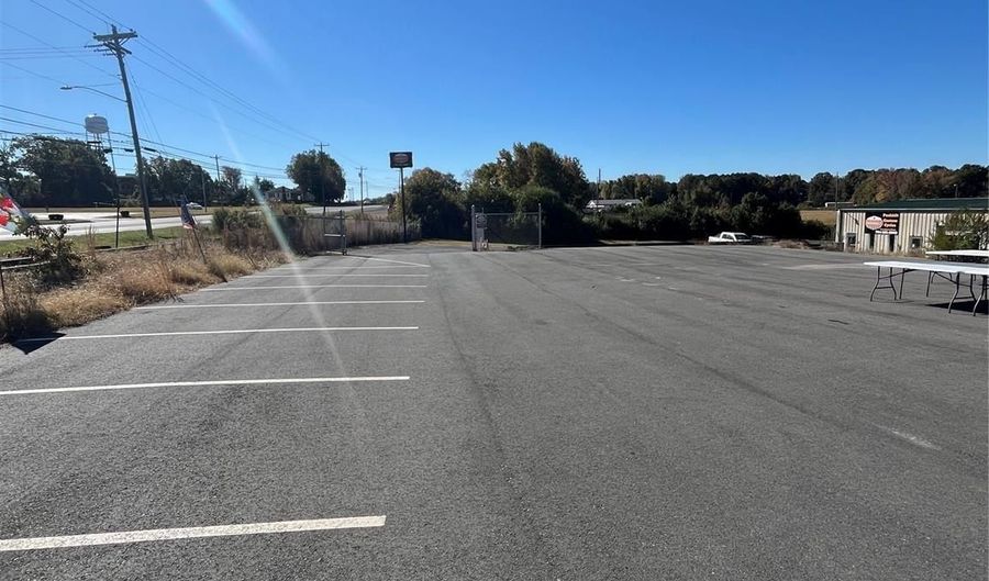 2707 US Highway 52 N, Albemarle, NC 28001 - 0 Beds, 4 Bath