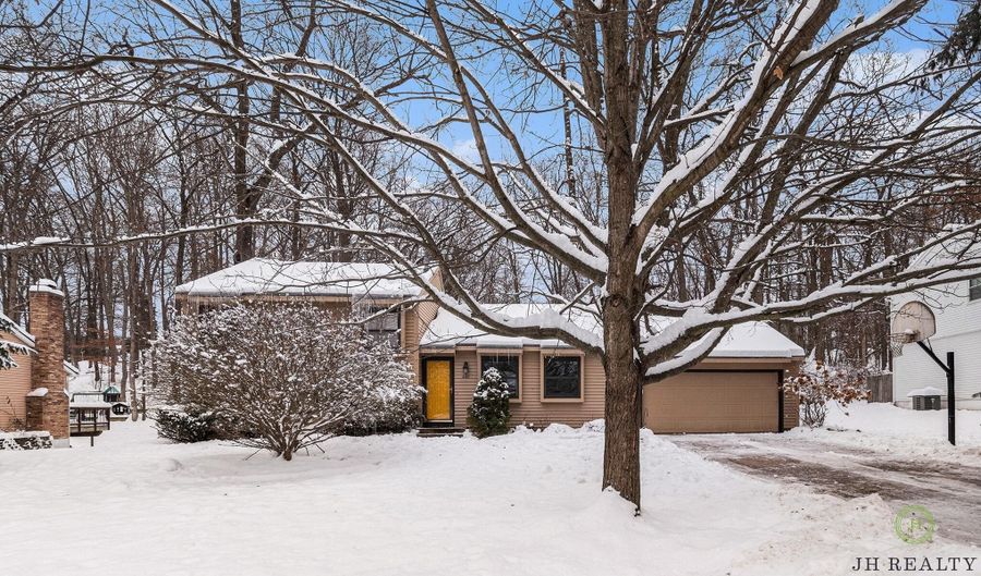 446 Adaway Ave SE, Ada, MI 49301 - 4 Beds, 2 Bath