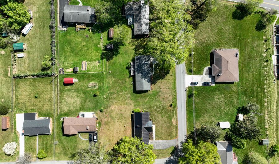 879 NE Wayne Ave, Abingdon, VA 24210 - 3 Beds, 2 Bath