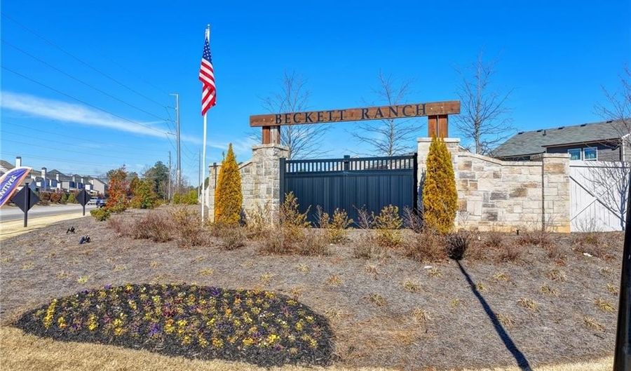 305 Rodeo Dr, Auburn, GA 30011 - 5 Beds, 3 Bath