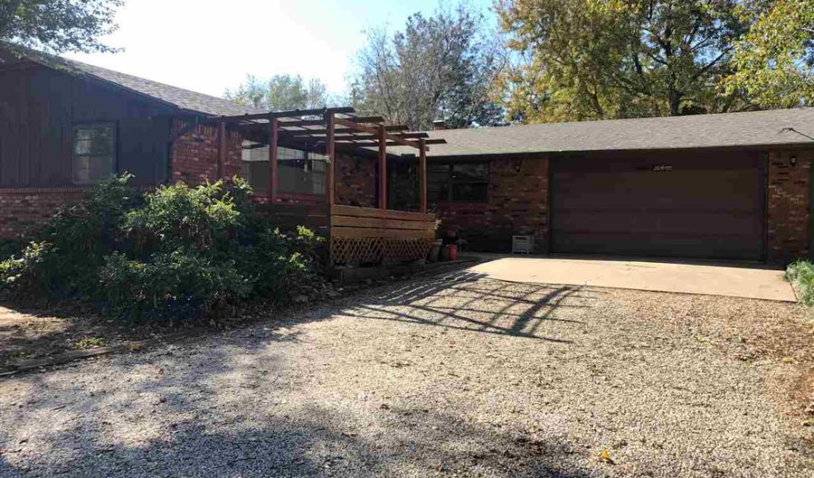 803 S Forewood Rd, Arkansas City, KS 67005 - 3 Beds, 2 Bath