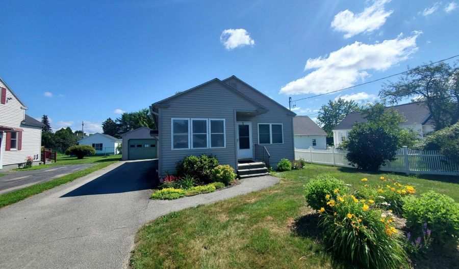 9 Wood St, Bangor, ME 04401 - 2 Beds, 1 Bath