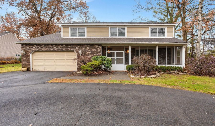 3 Springwood Manor Dr, Albany, NY 12211 - 4 Beds, 3 Bath