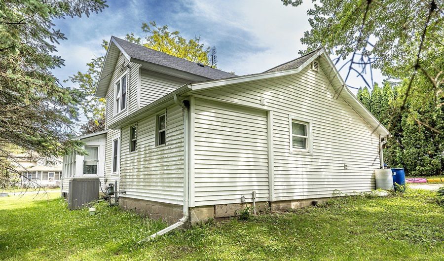 124 S Park St, Alma Center, WI 54611 - 3 Beds, 1 Bath