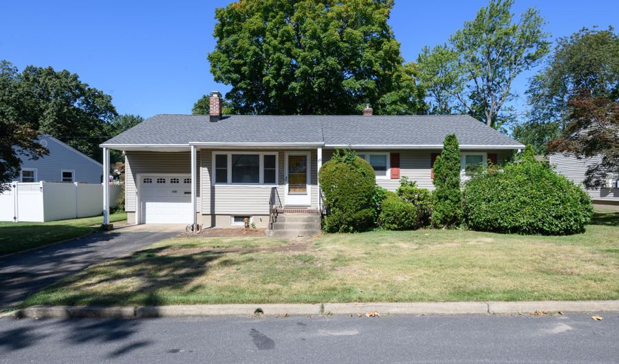 570 Garfield Ave, Belford, NJ 07718 - 3 Beds, 1 Bath