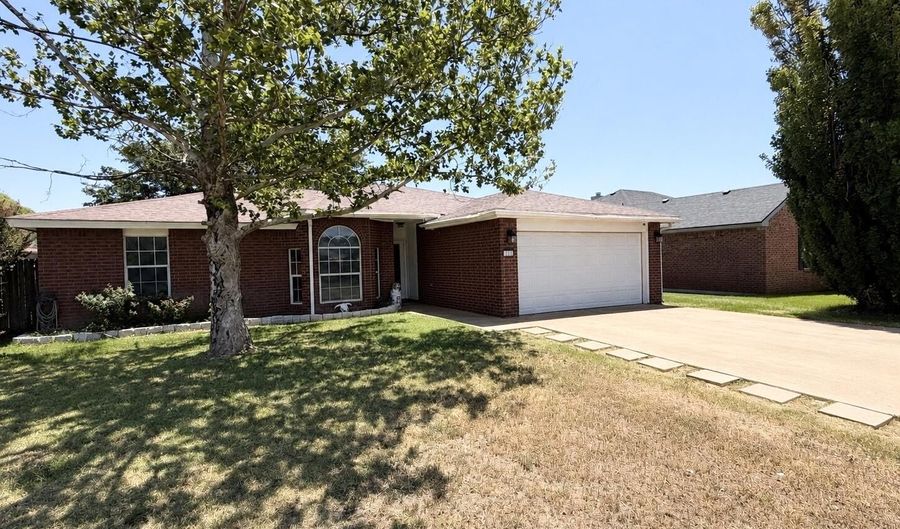 1010 Avenue J, Abernathy, TX 79311 - 3 Beds, 2 Bath