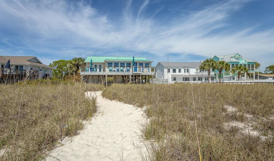 1139 ALLIGATOR Dr, Alligator Point, FL 32346 - 3 Beds, 3 Bath