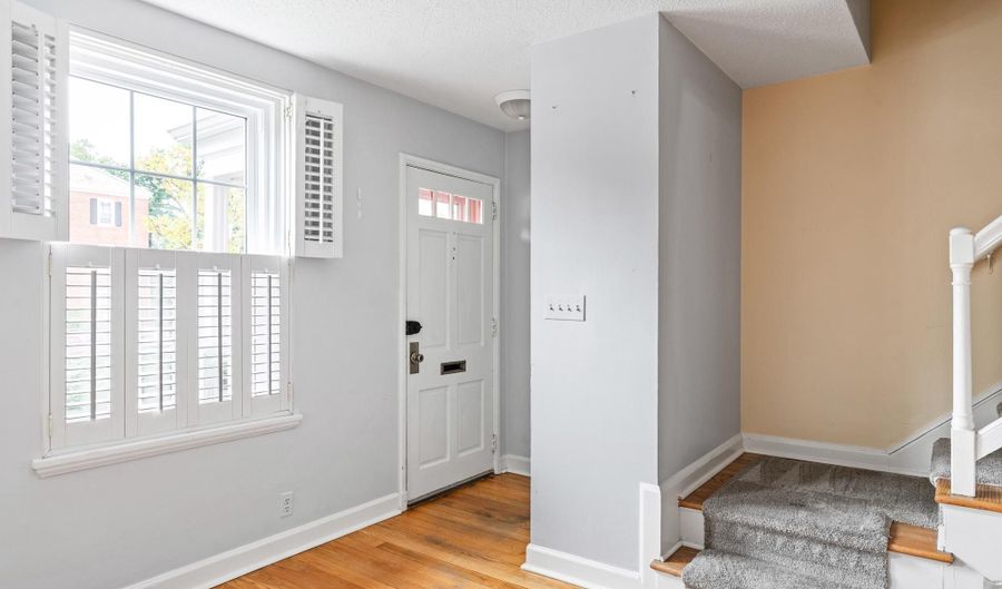2925 S BUCHANAN St 2925, Arlington, VA 22206 - 2 Beds, 2 Bath