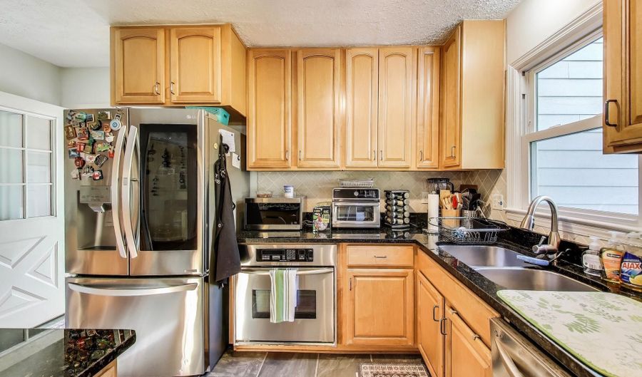 7726 SEVEN LOCKS Rd, Bethesda, MD 20817 - 4 Beds, 3 Bath